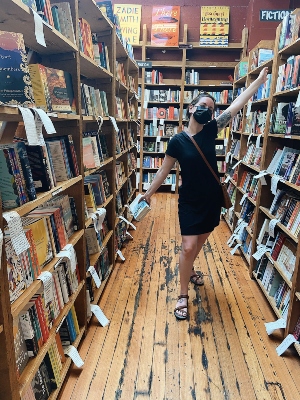 Meghan in a bookstore